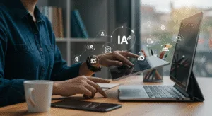 Pessoa usando diversas ferramentas de IA gratuitas para melhorar a produtividade e criatividade no trabalho